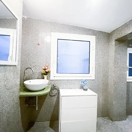 Private In Born - Hostel